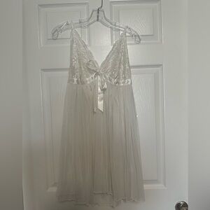 Chic Ivory Lace Chemise